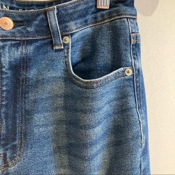 AMERICAN EAGLE Sz 6 Distressed Mid Wash Mom Jeans - Picture 15 of 15
